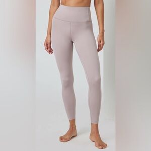 Vuori Women's Leggings in Light Mauve